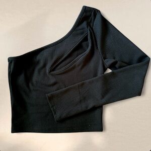 Black one shoulder long sleeve crop top